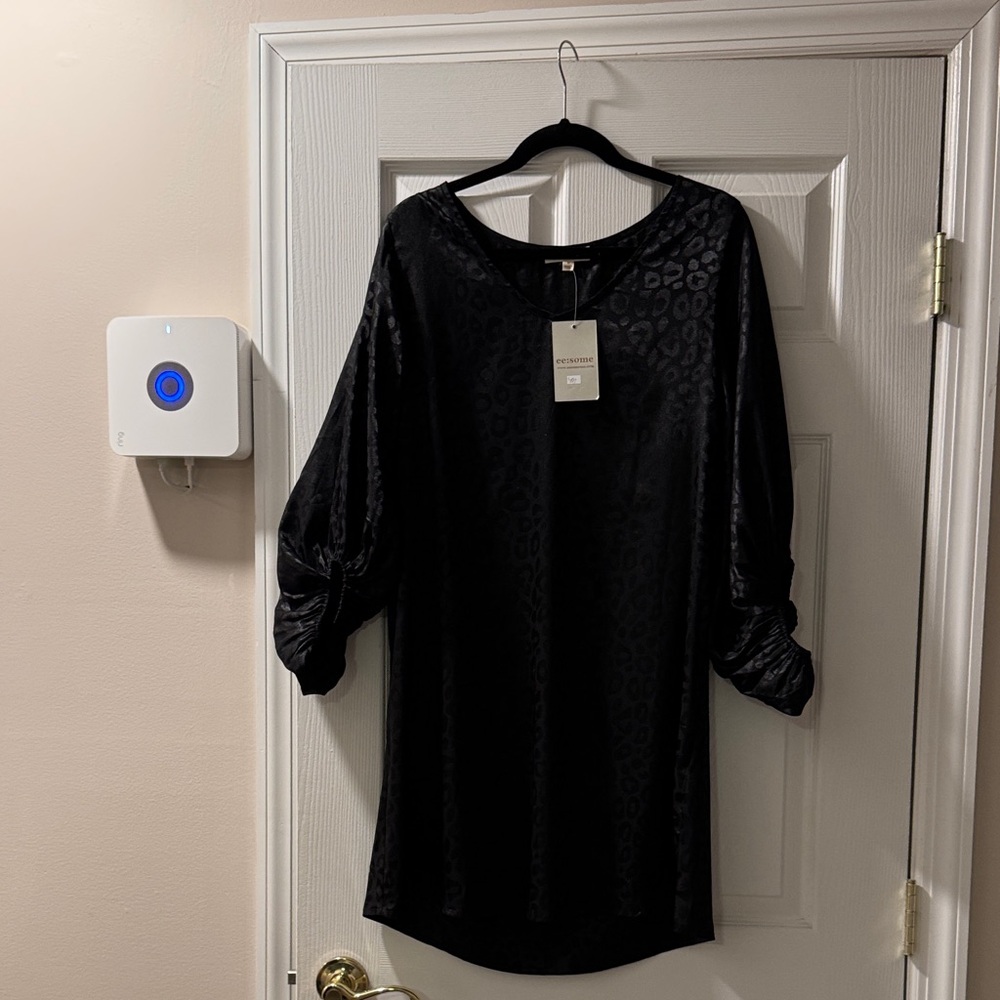 eesome Black Velvet Leopard-Print Midi Dress